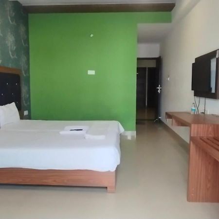 Hotel Admire Suite Chennai Exterior photo