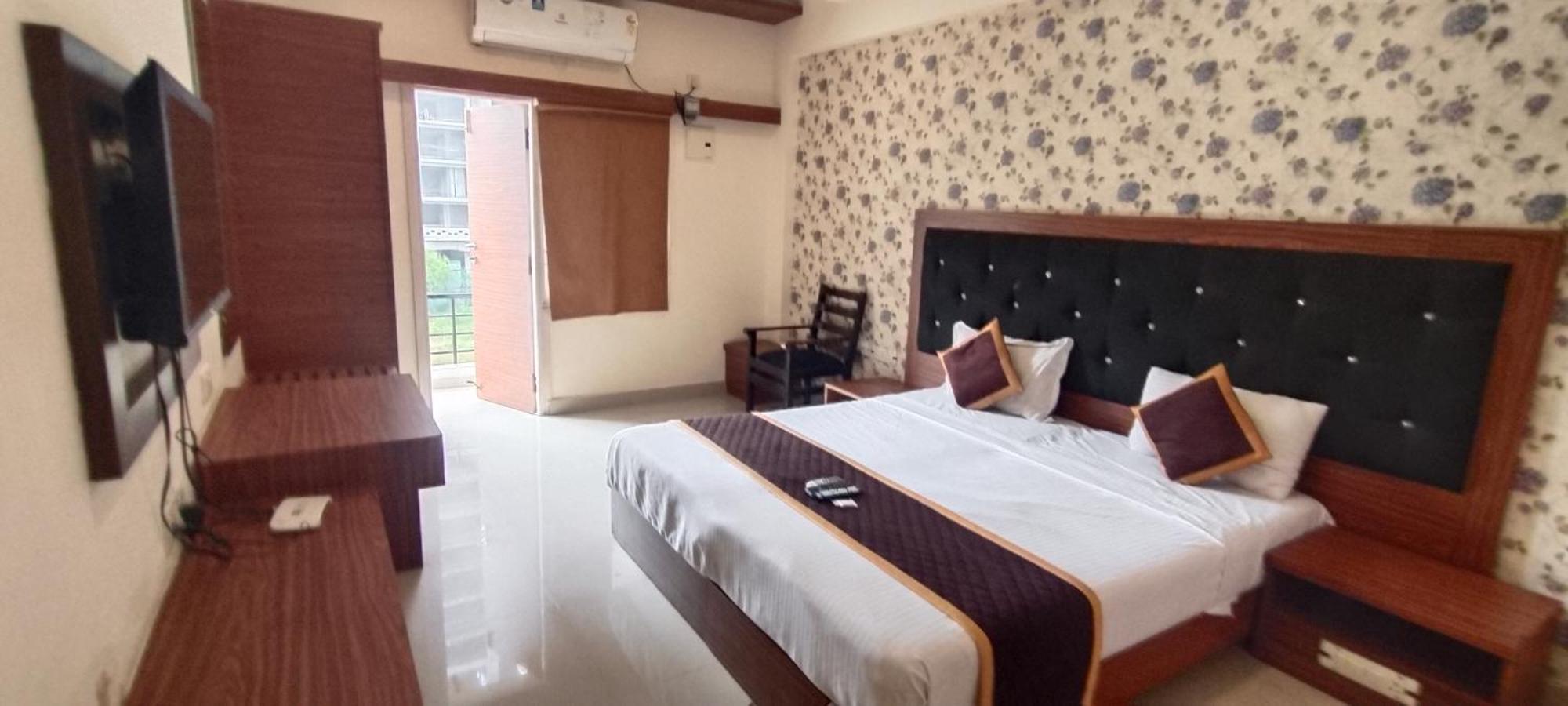 Hotel Admire Suite Chennai Room photo